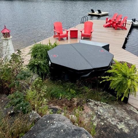 Muskoka 14-Jet 4-Person Spa with cover lid.