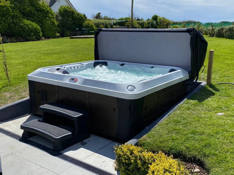 Jet hot tubs